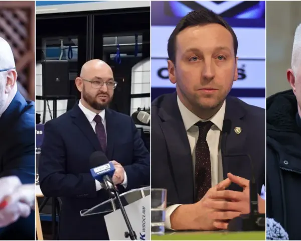 Czterech mężczyzn w garniturach i kurtce, jeden ściska dłoń.